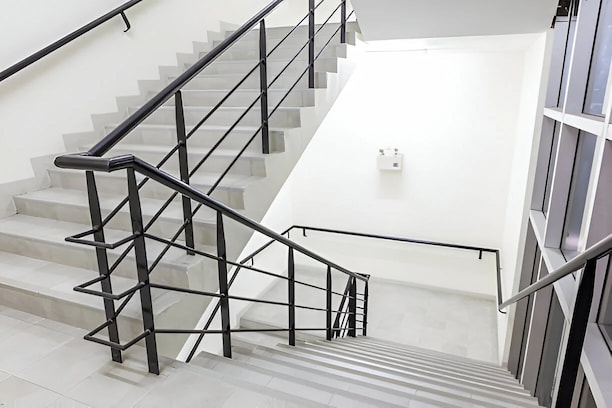 Corrimãos para escadas interiores: como escolher